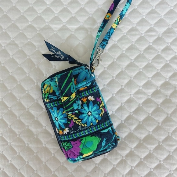FREE WITH PURCHASE Vera Bradley Floral Wristlet Wallet - Picture 2 of 5